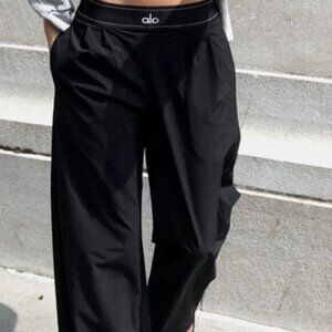 Brand new ALO Yoga Suit Up Trouser Black (Regular)L size👖👖